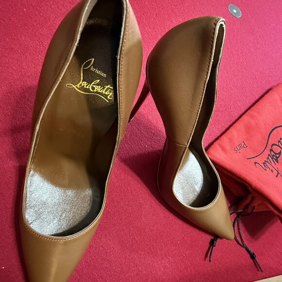 Christian Louboutin Pumps (Red Bottom) - Picture 6 of 8